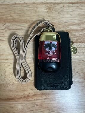 BATH & BODY WORKS BLACK LANYARD POCKETBAC HAND SANITIZER CARD HOLDER w/ MIRROR